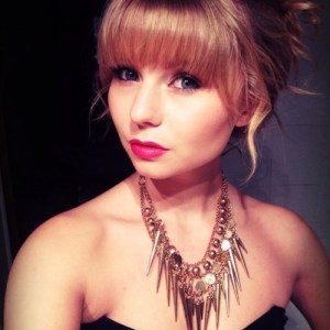 taylor swift lookalike