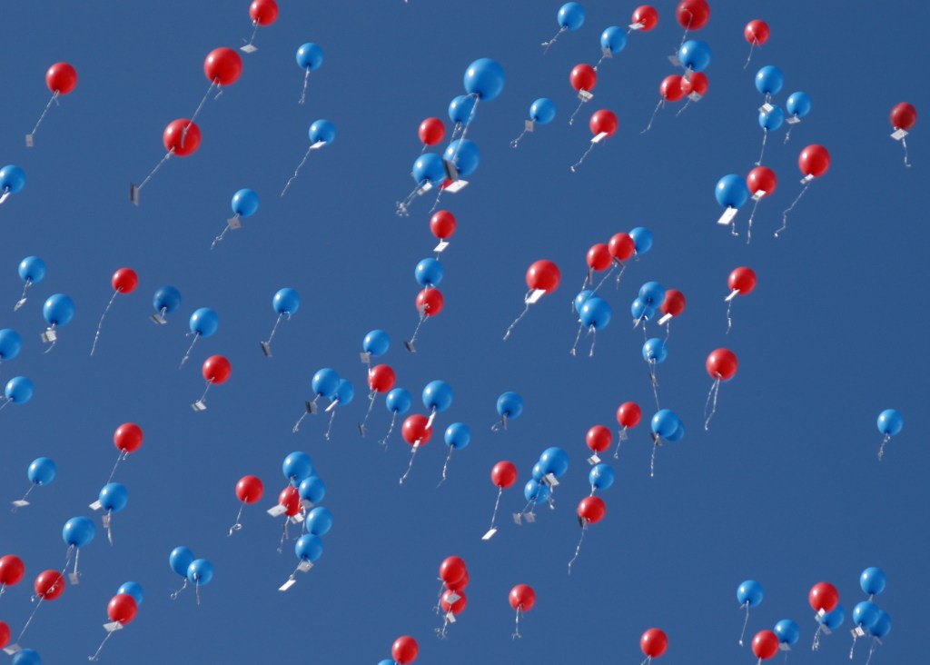 Toy_balloons_red_and_blue